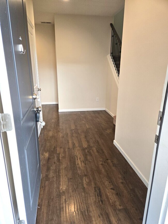 Building Photo - Excellent Location!  Like new built 2017 -...