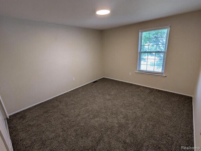 Building Photo - 1344 Revere Dr