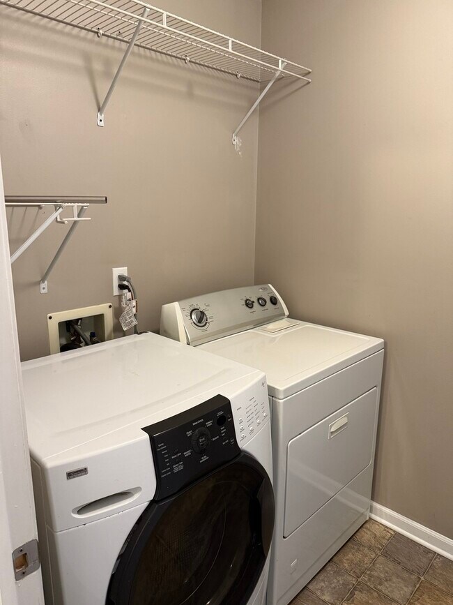 Building Photo - 6538 Commonwealth Dr