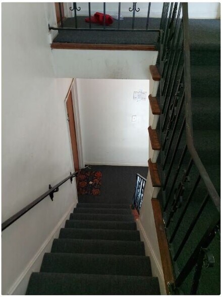 Building Photo - 843 Delehanty Ct