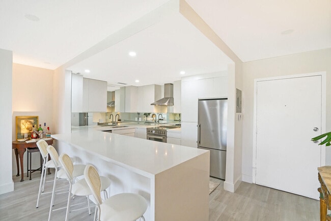 Building Photo - 354 Chilean Ave