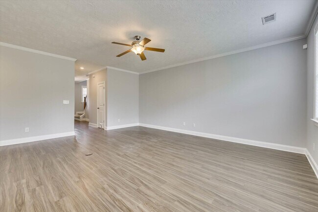 Building Photo - 445 Longmeadow Dr