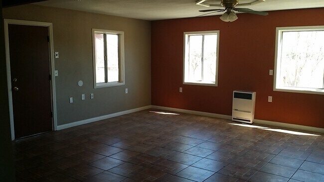 Building Photo - 56565 Sunnyslope Dr