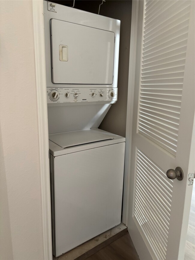 Building Photo - 1417 Paige St