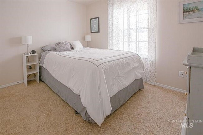 Building Photo - Beautiful 3 bed 2 bath home in the perfect Boise area just off Five Mile Rd and Lake Hazel Rd