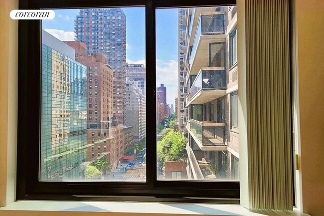 Building Photo - 515 E 72nd St