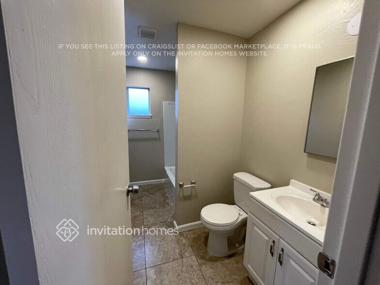 Building Photo - 4860 Teakwood Dr