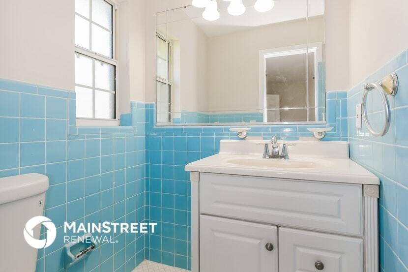 Building Photo - 1660 Thoreau St