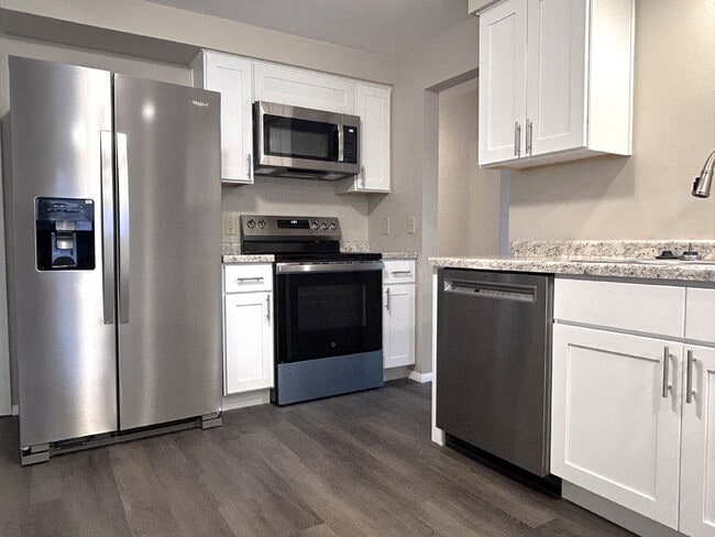 Building Photo - Fully Renovated 3 Bedroom Ranch!