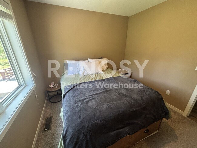 Building Photo - Available now - 1 Bedroom 1 Bath Condo in Golden Valley