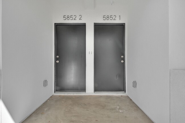 Building Photo - 5852 Vineland Ave