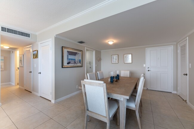 Building Photo - 2600 N Flagler Dr