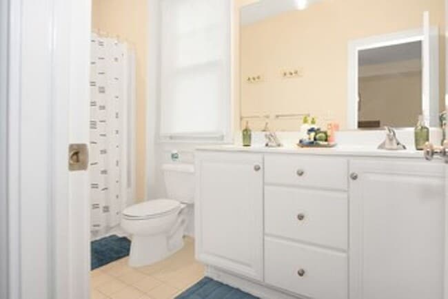 Building Photo - Furnished 3-bedroon townhouse end-unit for...