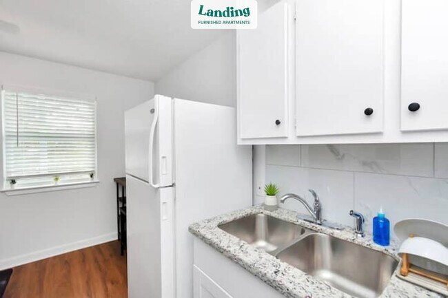 Building Photo - 226 W Canino Rd