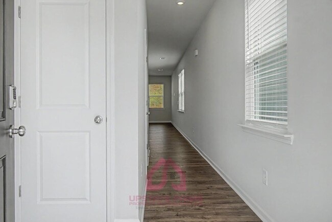 Building Photo - 376 Highline Trl