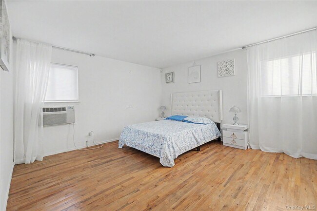 Building Photo - 6 Westwind Rd