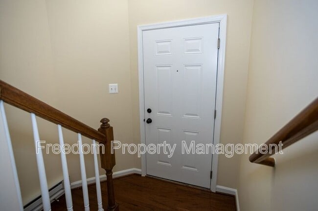 Building Photo - 7408 Brunson Cir