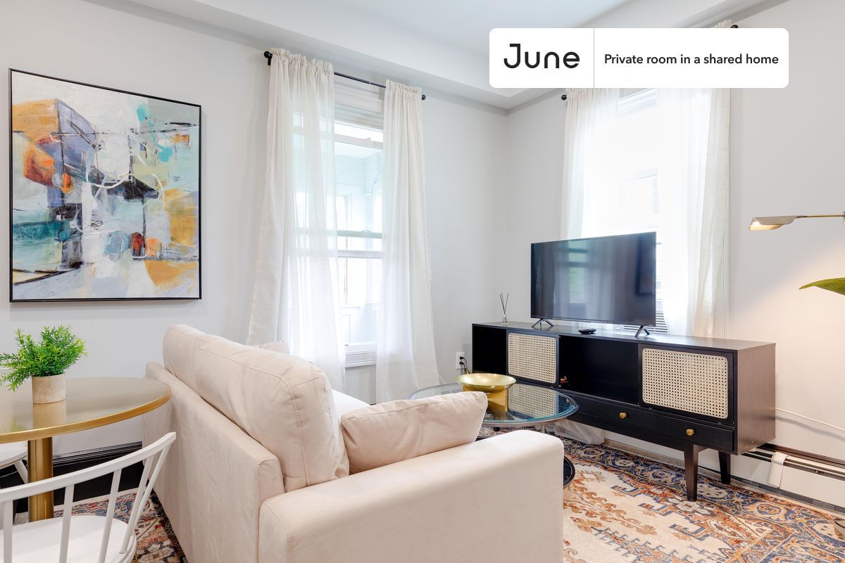 Building Photo - Room in Shared 4 bed/1.5 bath home in South Boston