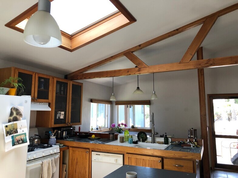 Building Photo - 643 Santa Clara Ave