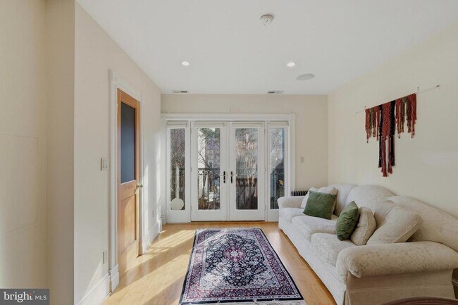 Building Photo - 1002 N St NW