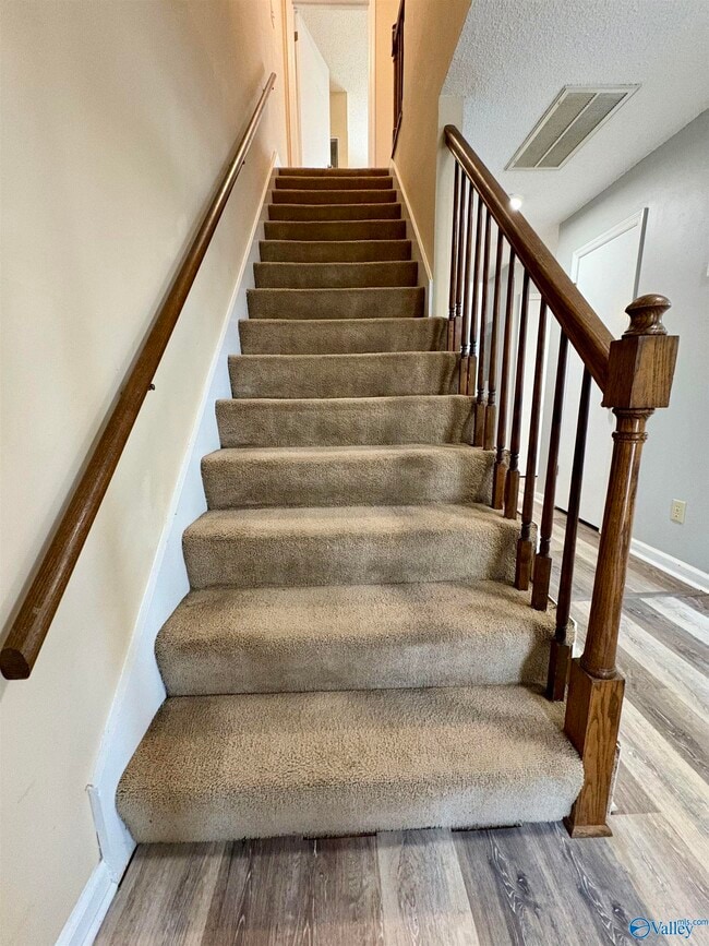 Building Photo - 317 Chateau Dr SW