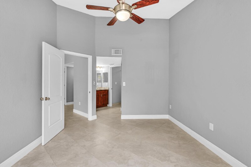 Building Photo - 2810 N Oakland Forest Dr