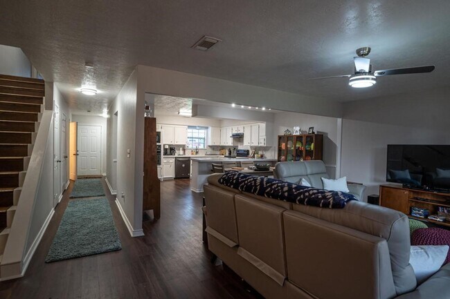 Building Photo - 13209 Bluff View Dr