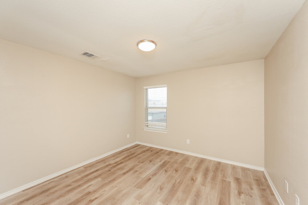 Building Photo - 2609 Hutchins Dr