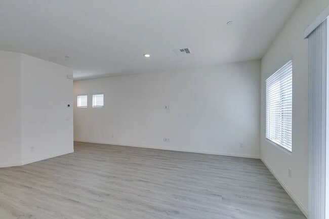 Building Photo - BEAUTIFUL NEW BUILD WITH 3 BEDROOMS, 2.5 B...