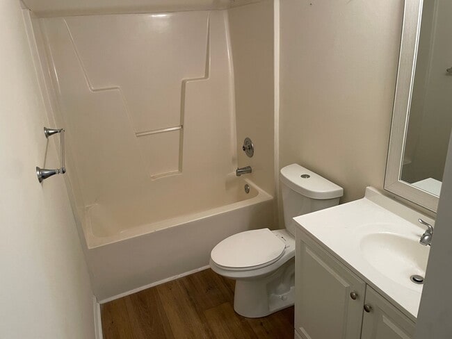 Building Photo - Masonboro Loop Rd | 3 Bedroom, 2 Bath