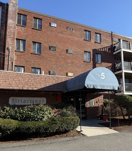 Building Photo - 5 Washington St