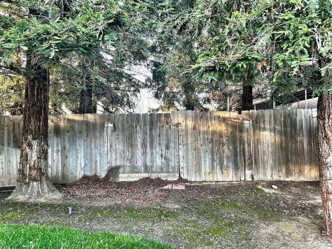 Building Photo - 2322 E Murray Ct