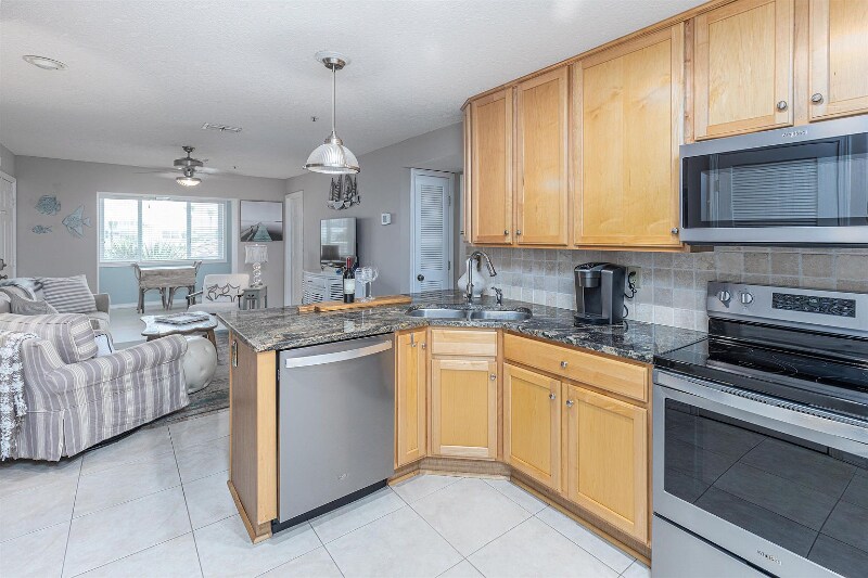 Building Photo - 201 10th Ave N