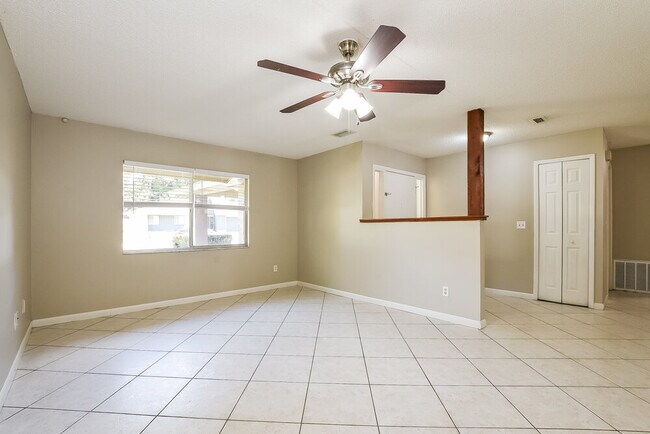 Building Photo - 208 12 League Cir