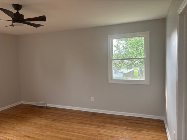 Building Photo - 4 Whitehaven Dr