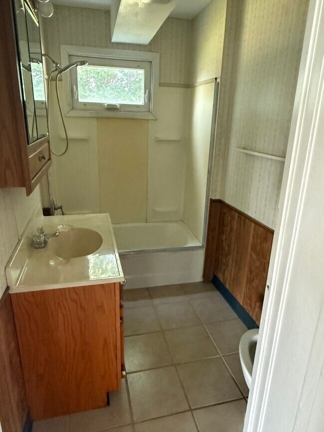 Building Photo - Country Comfort in Fort Atkinson