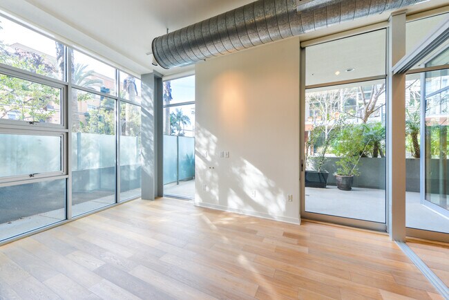 Building Photo - 4080 Glencoe Ave