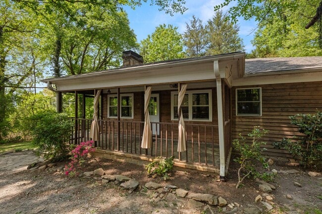 Building Photo - Royal Pines Cottage