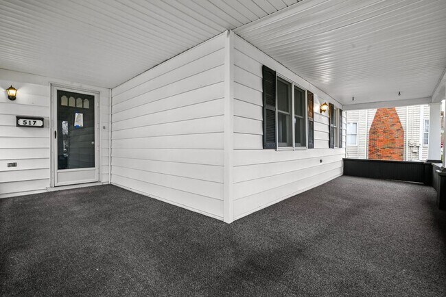 Building Photo - Newly Renovated 4-Bedroom House with Moder...