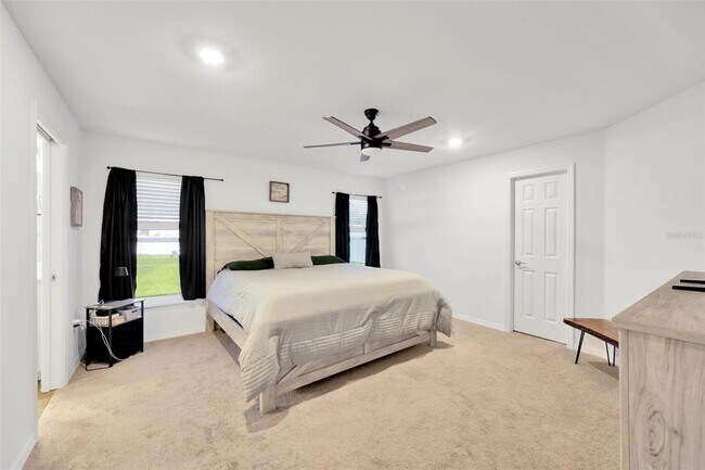 Building Photo - 1072 Aruba Ave