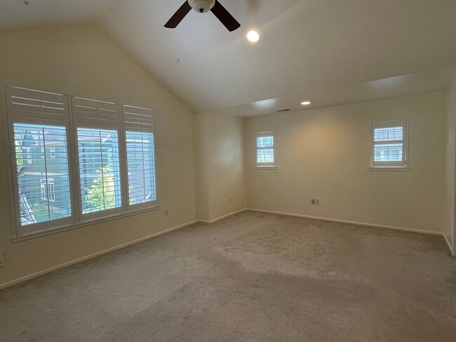 Building Photo - Well maintained 3bd Issaquah Highlands Tow...