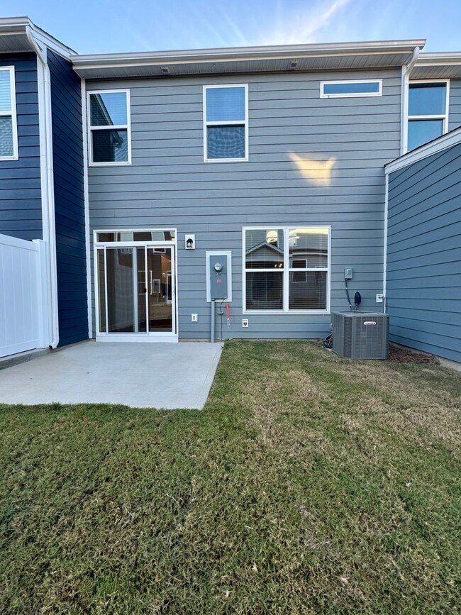 Building Photo - New Construction, 3BR/2.5 Bath Townhouse i...