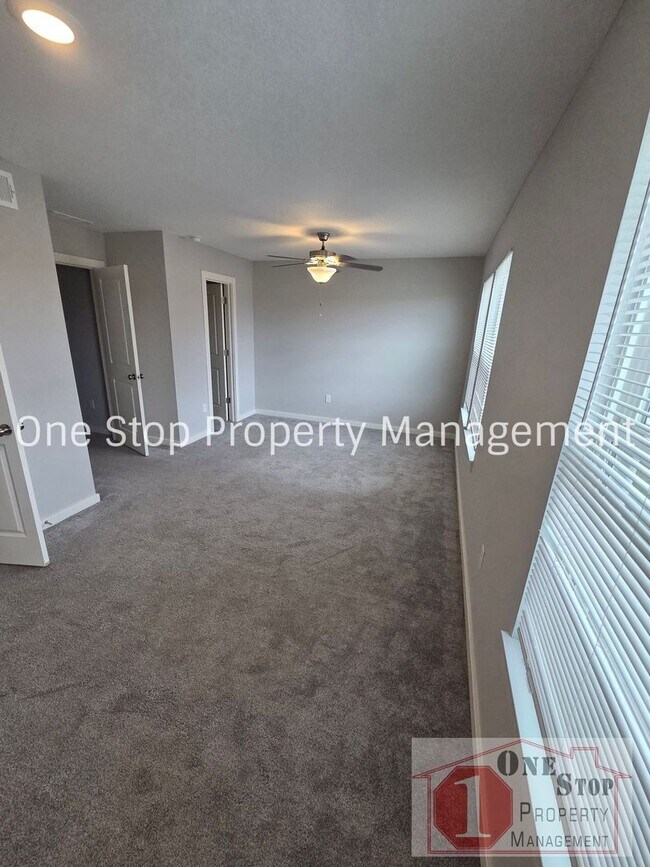 Building Photo - 3 Bedroom / 2.5 Bathroom Townhome in Louisburg, KS!