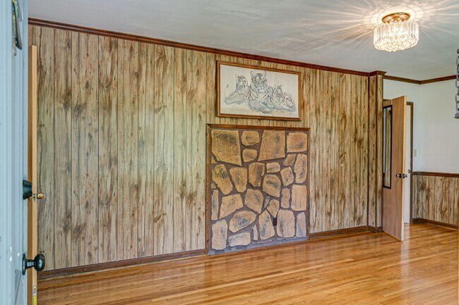 Building Photo - Cozy One Story, 3 bedroom, 2 baths, 1411 sqft