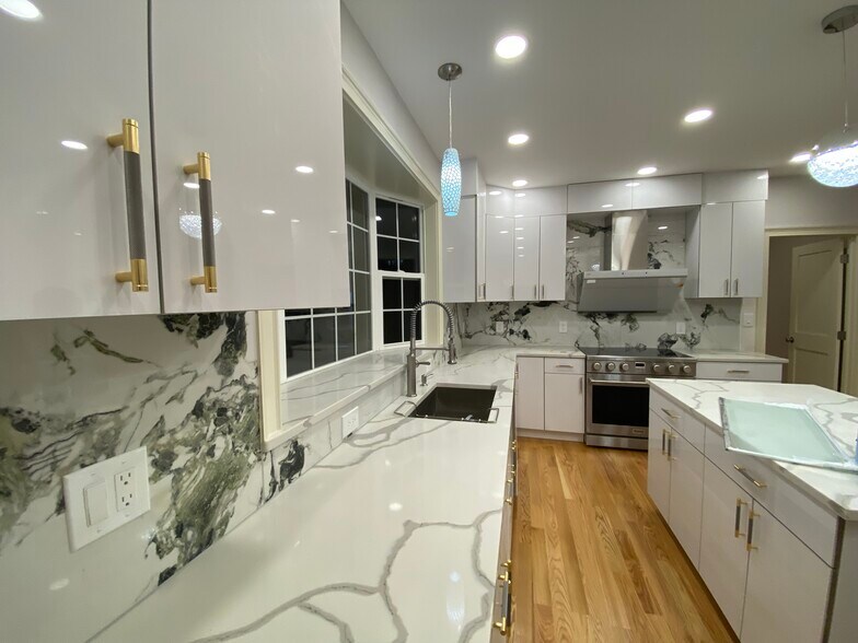 Building Photo - 585 Highland Ave
