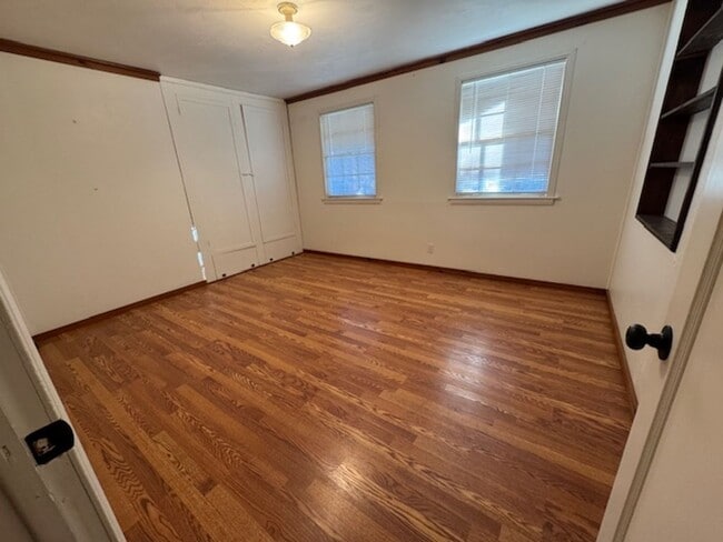 Building Photo - Charming spacious Evergreen farmhouse with large parking area