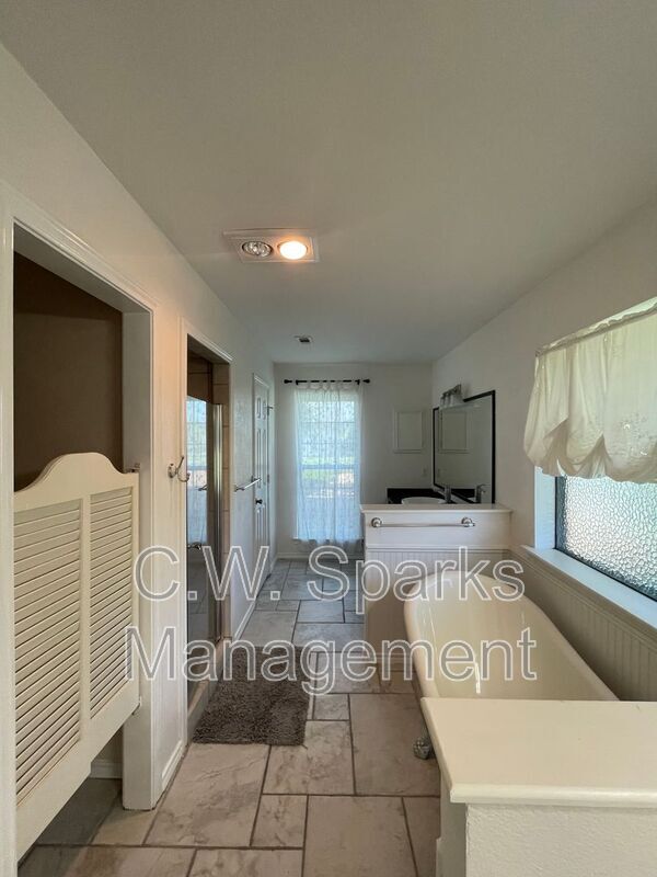 Building Photo - 3494 N Stodghill Rd