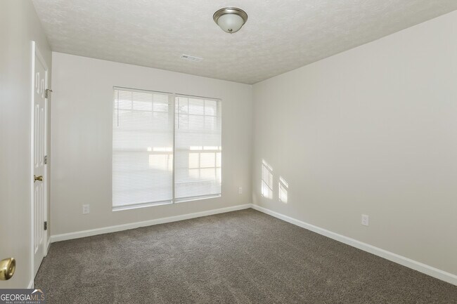 Building Photo - 955 Foxworthy Ln