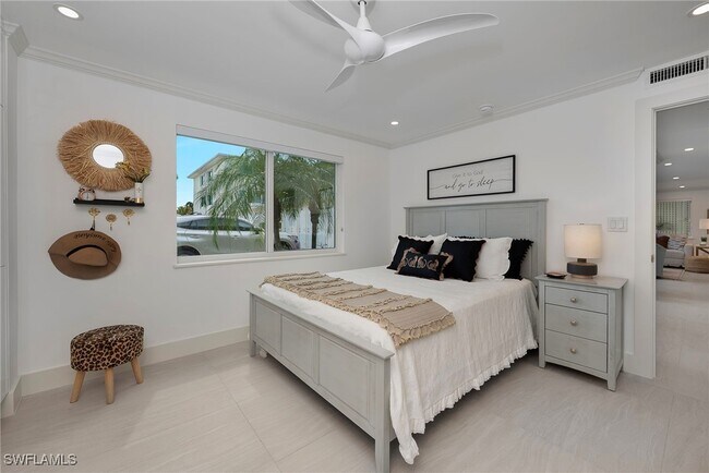 Building Photo - 1950 Gulf Shore Blvd N