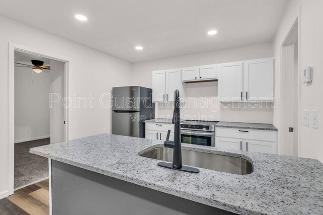 Building Photo - 955 Leroy St